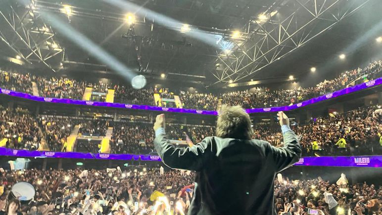Javier Milei cerró su campaña en el Movistar Arena que estuvo casi colmado
