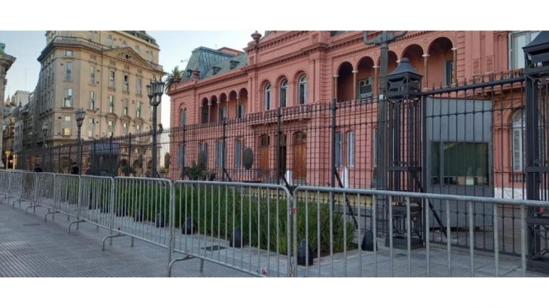 La Casa Rosada amaneció vallada esperando protestas sobre la muerte de Facundo Molares