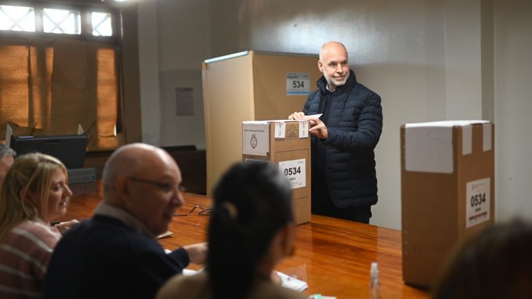 Luego de su voto Horacio Larreta declaró: "La solución es ir a votar"