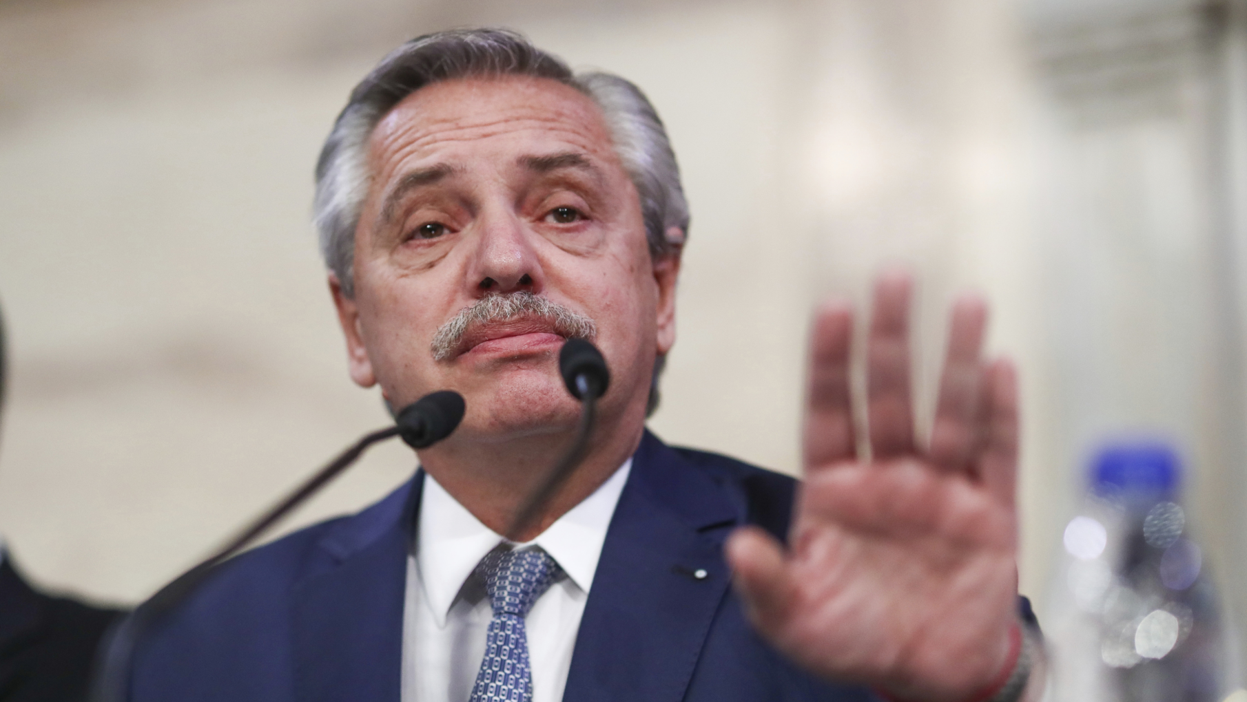 Alberto Fernández canceló actividades y se recluye luego de un nuevo récord del dólar blue