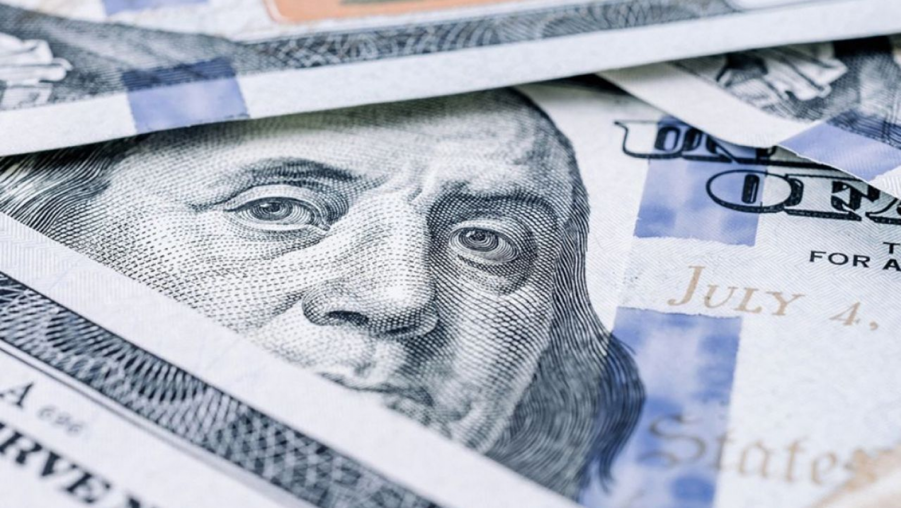 El dólar "blue" baja $25 y cotiza a $960, luego del anuncio de la ampliación del swap