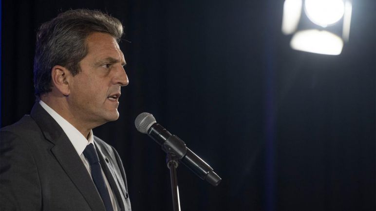 Massa aseguró que se "normalizó" el abastecimiento de combustibles