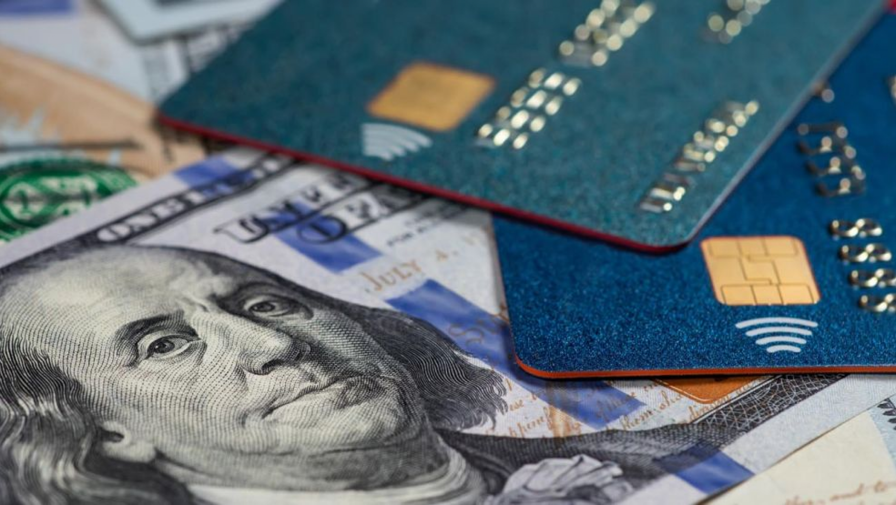 El Gobierno sube los impuestos para realizar compras con tarjetas en monedas extranjeras