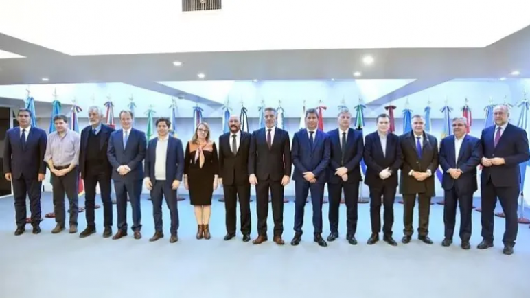 Con el pago del aguinaldo en la mira, hubo cumbre de gobernadores Peronistas