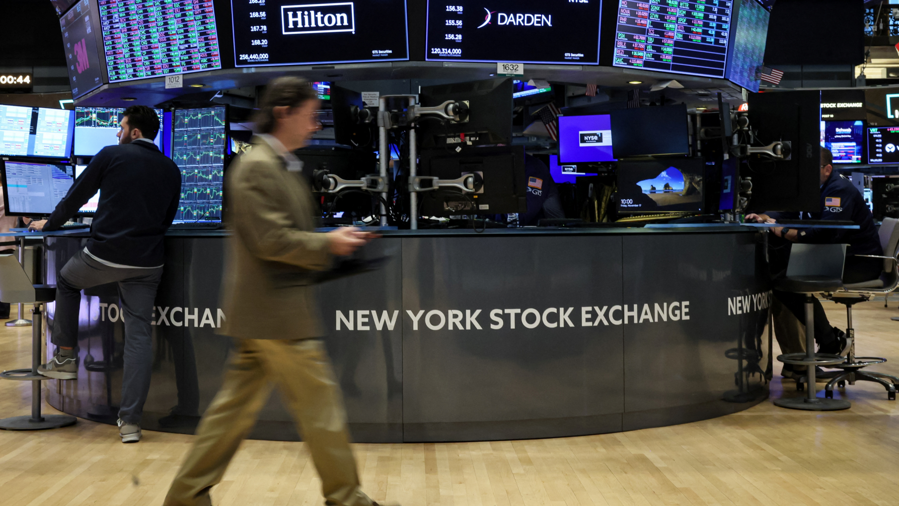Wall Street recibió a Milei con otra suba de acciones