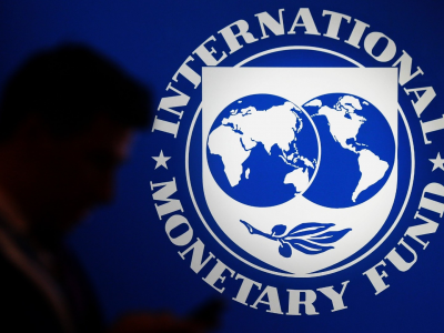 El FMI considera reducir los sobrecargos sobre sus créditos