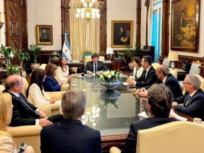 Javier Milei encabezó la primera reunión junto a sus ministros