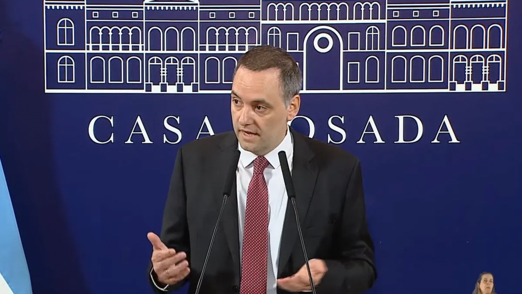 El Gobierno dio a conocer las primeras medidas de ajuste para "evitar la catástrofe"