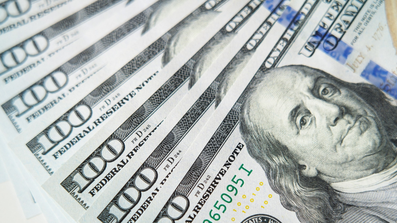 El dólar blue abrió con una leve baja de $ 10