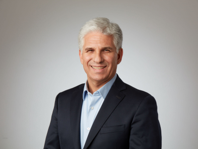 Poggi anunció que pagará los sueldos de empleados estatales en dos cuotas