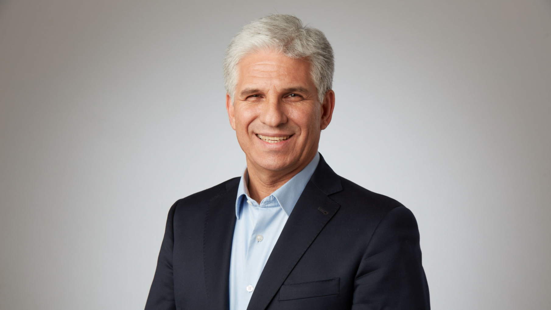 Poggi anunció que pagará los sueldos de empleados estatales en dos cuotas