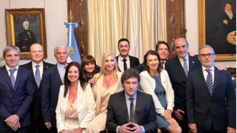 Javier Milei ultima detalles del DNU de reformas con los ministros