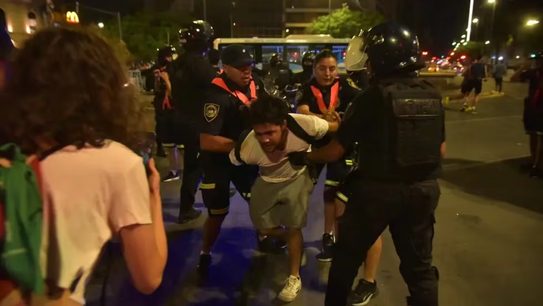 Cacerolazos en Córdoba: incidentes con la Policía