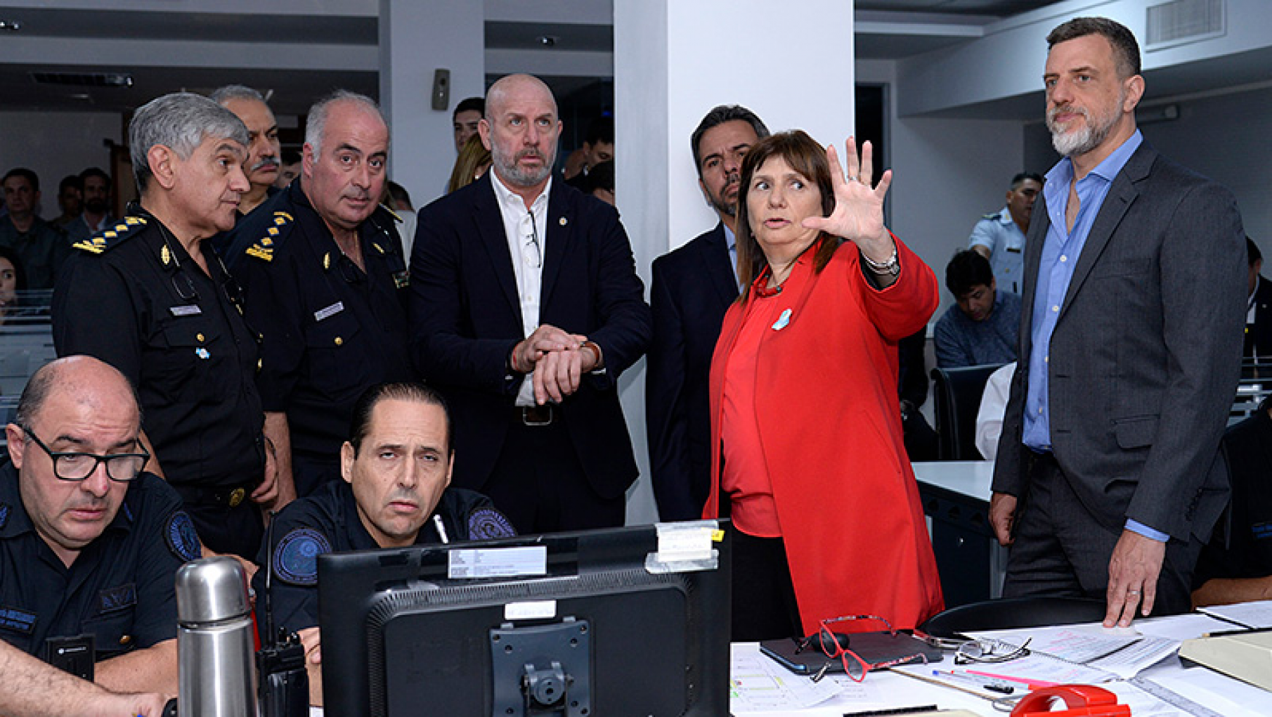 Bullrich monitorea la marcha de la CGT desde el Comando Unificado de la PFA