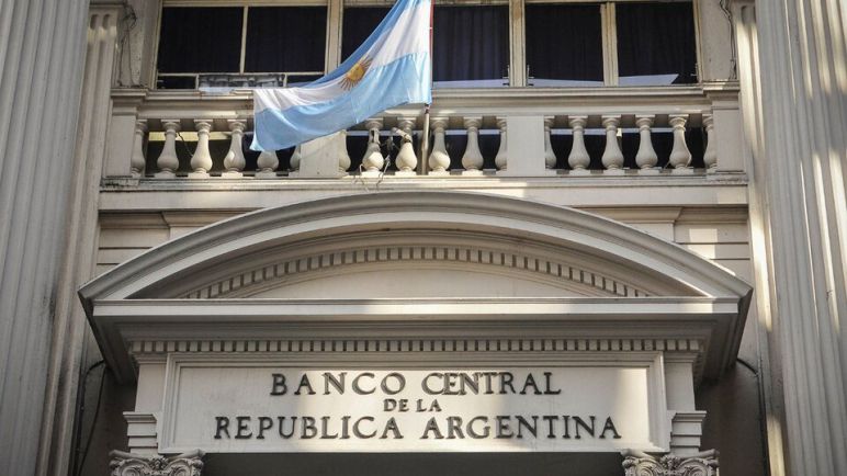 Transferencias en dólares: el BCRA eliminó el límite mensual de operaciones permitidas