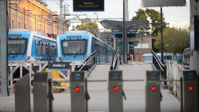 Adorni criticó el paro de trenes: "Esta forma de obstruir la vida de la gente no va más"