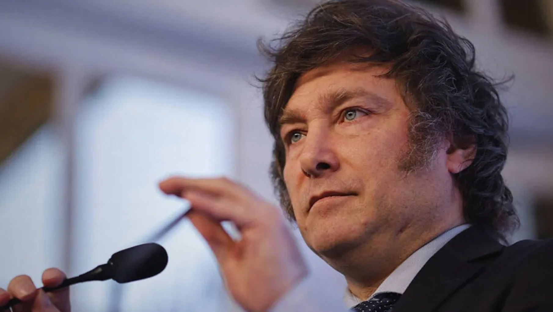 Javier Milei volvió a cargar contra Torres: "No puede leer un contrato el pobre chico"