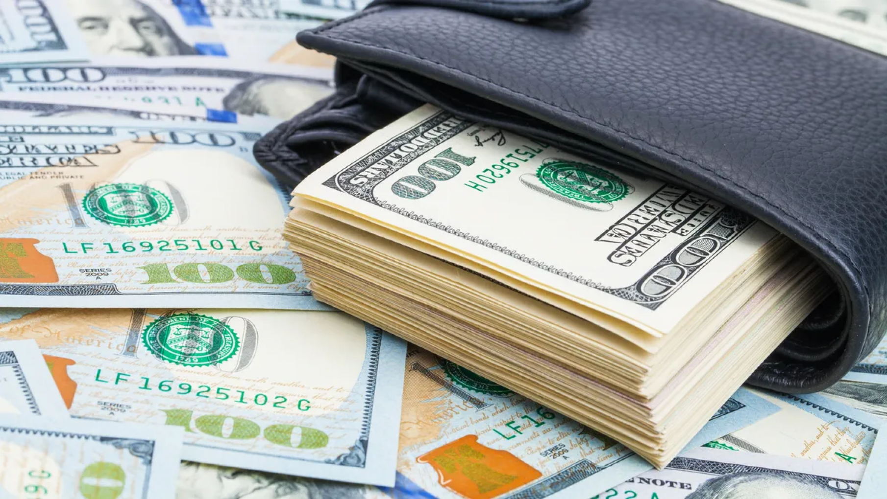 La compra de dólar ahorro cayó un 86% anual en el arranque del año