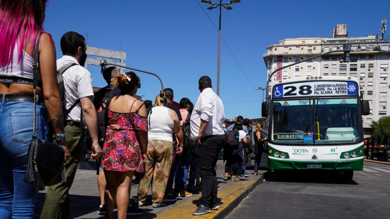 La UTA anuncia un paro de colectivos en el interior del país para el próximo martes