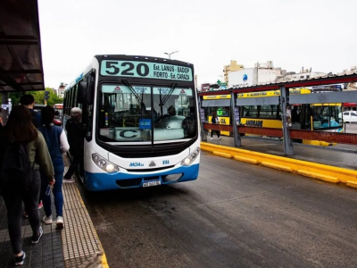La UTA comenzo un paro de colectivos en AMBA