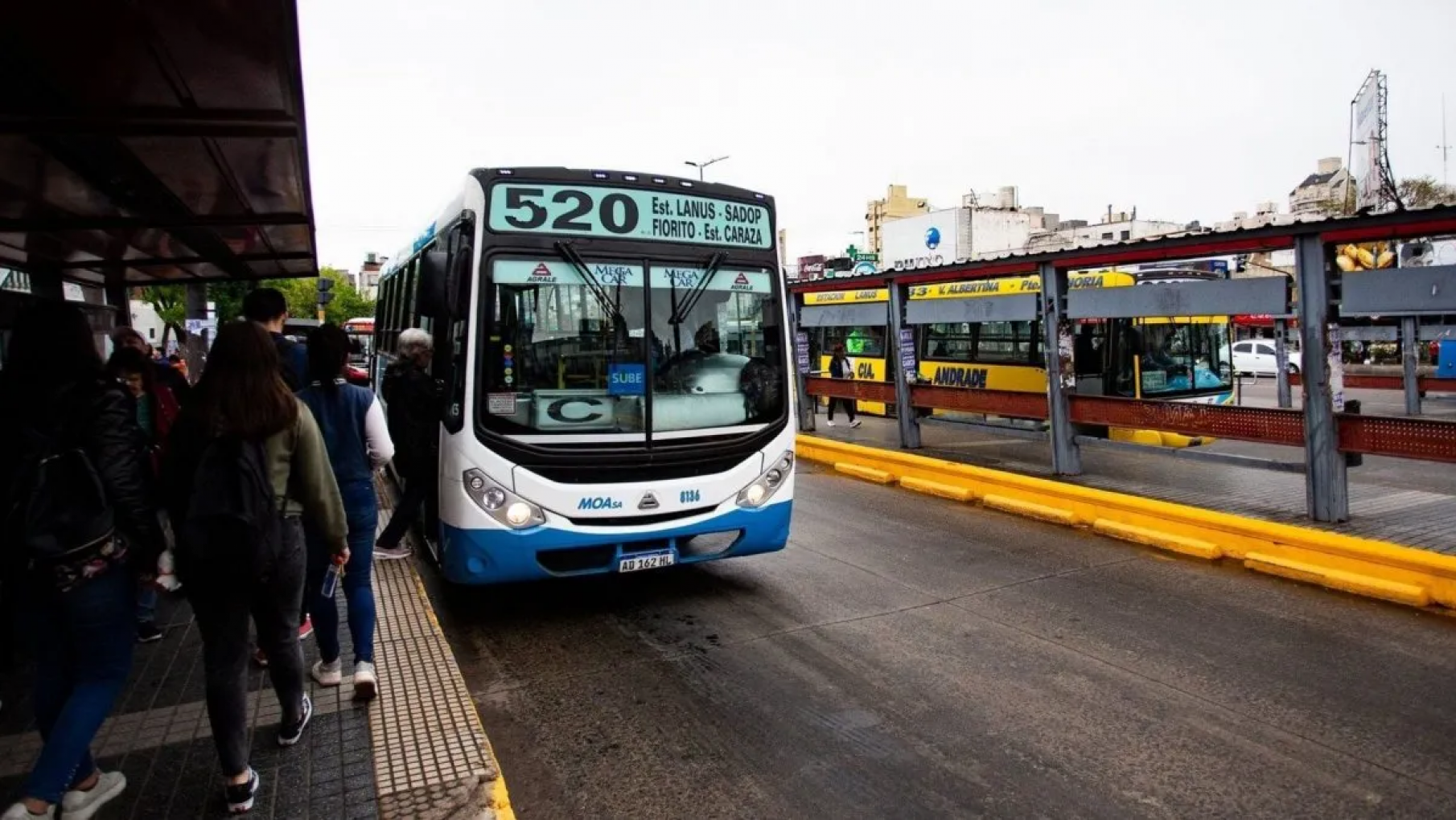 La UTA comenzo un paro de colectivos en AMBA