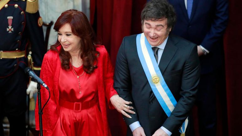 Un domingo distinto: El cruce entre Milei y Cristina Kirchner no para