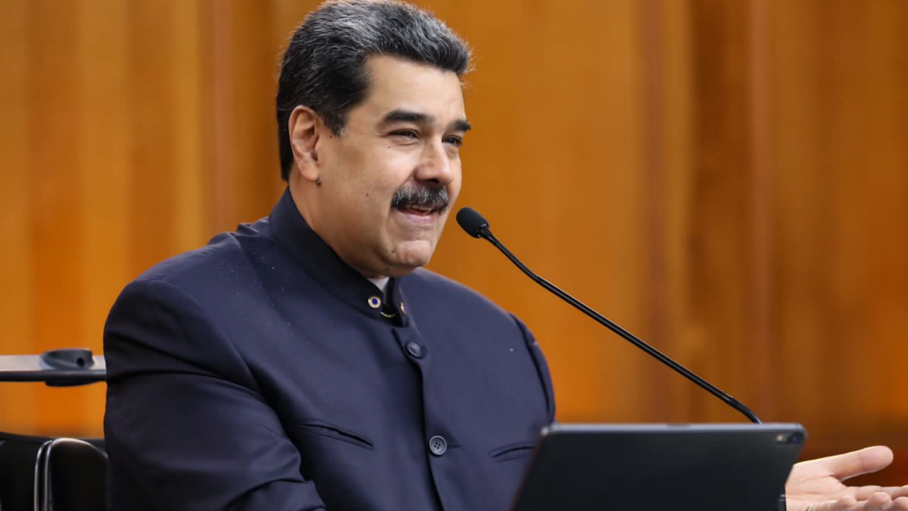 Venezuela prohibe el paso por su espacio aereo de aviones con bandera Argentina