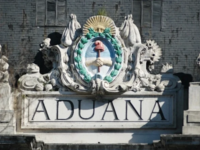 El Gobierno desplazó a la titular de la Aduana denunciada por corrupción