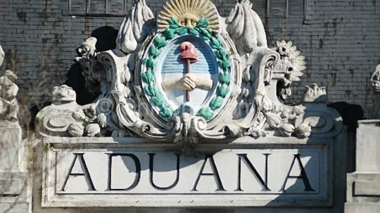 El Gobierno desplazó a la titular de la Aduana denunciada por corrupción