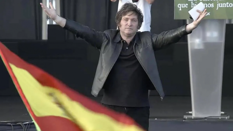 Denunciaron a Javier Milei por el costo de sus viajes no oficiales al exterior