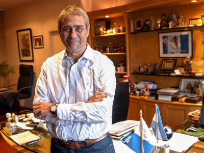 Ferraresi desembarco en 3 de Febrero y volvió a criticar a La Campora