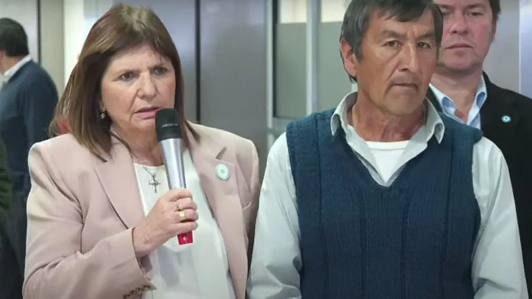 "Acá hay gente que esta callando y quiere la impunidad", dijo Bullrich tras la reunión con el papá de Loan