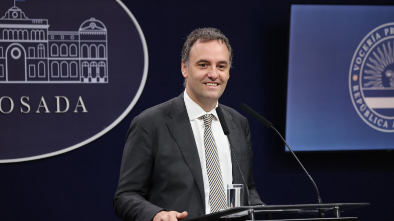 "Corre por cuenta de ella": Adorni se despegó de los dichos de Villarruel contra los legisladores libertarios