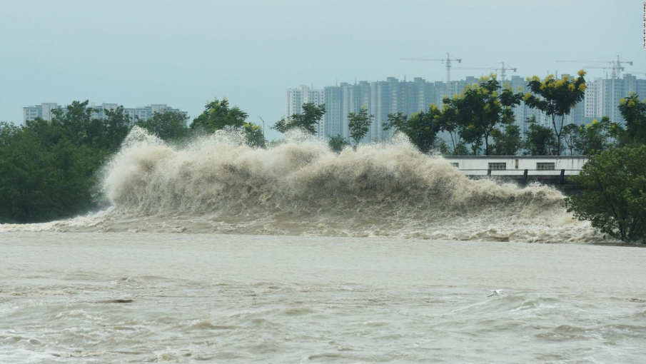 Tifón y lluvias torrenciales dejan cincuenta muertos en China