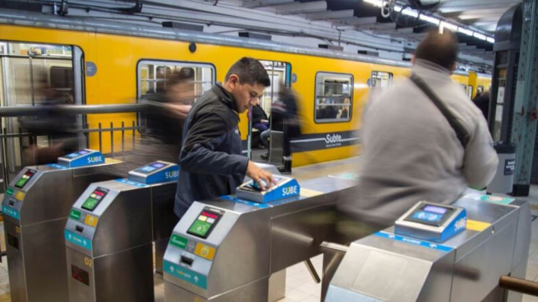 El subte se podrá pagar con celulares, tarjetas de crédito y débito