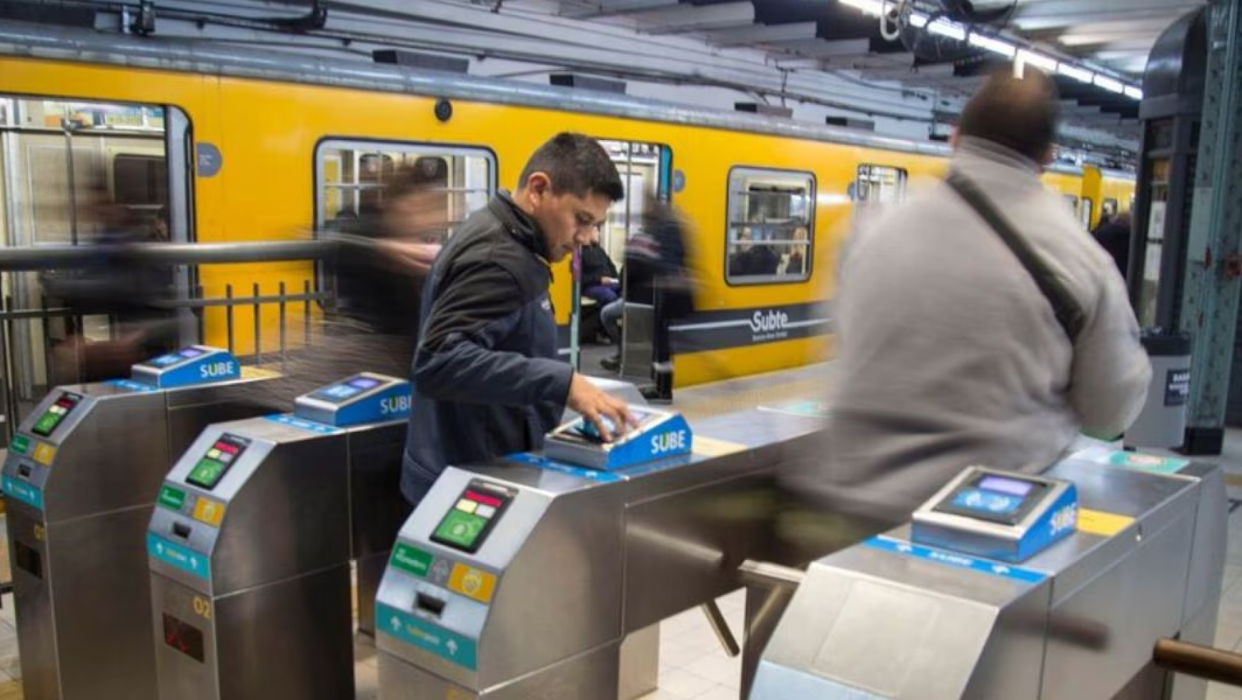 El subte se podrá pagar con celulares, tarjetas de crédito y débito