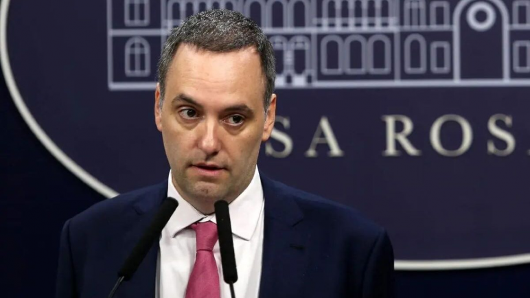 Adorni anunció sanciones para los trabajadores que hicieron paro en Aeroparque