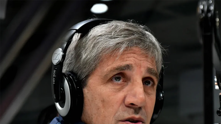 Con foco en el blanqueo, Caputo estrenó el canal de Youtube de Economía