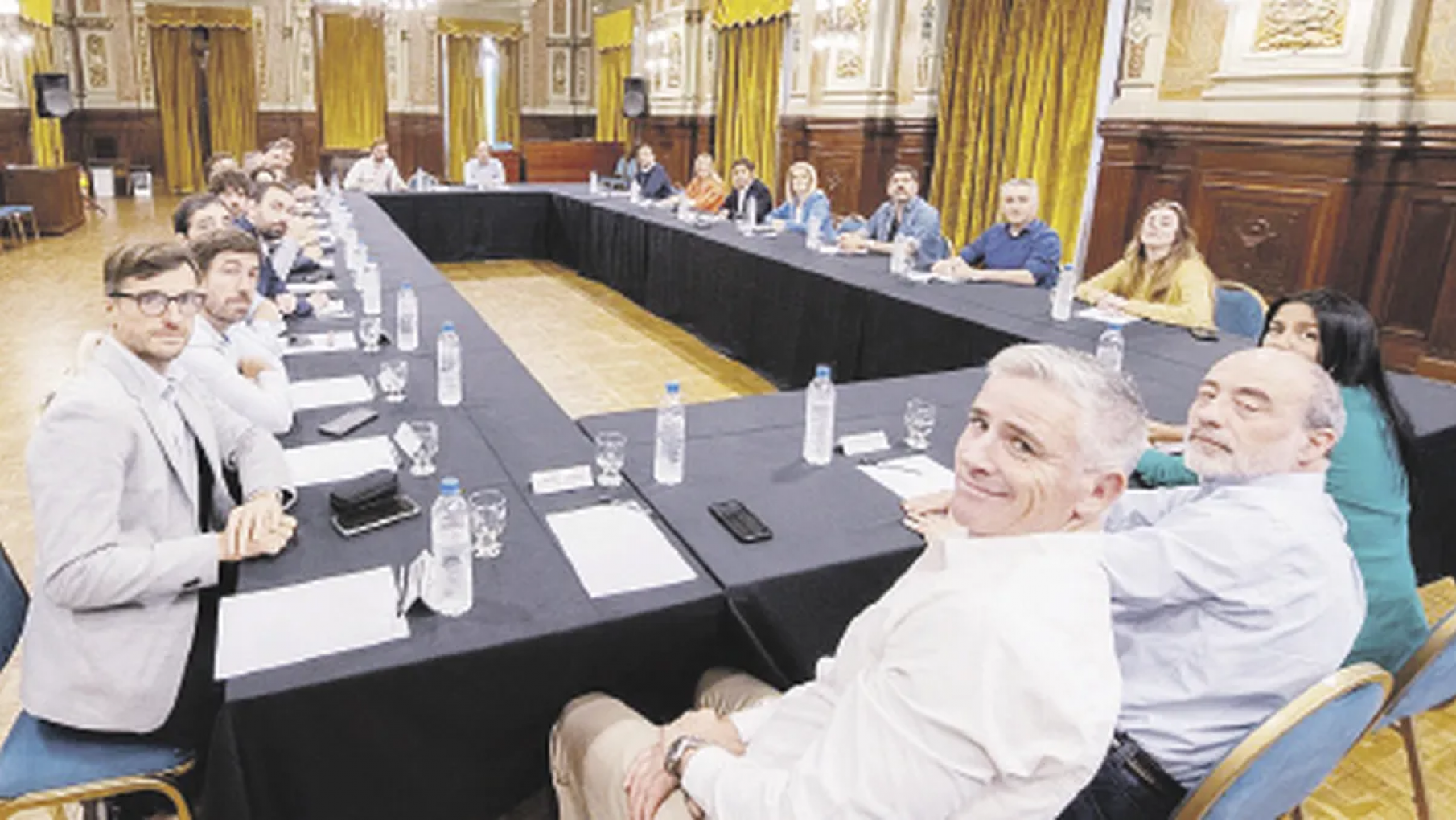 Kicillof destina $5.900 millones para ayudar a municipios afectados por los recortes de fondos