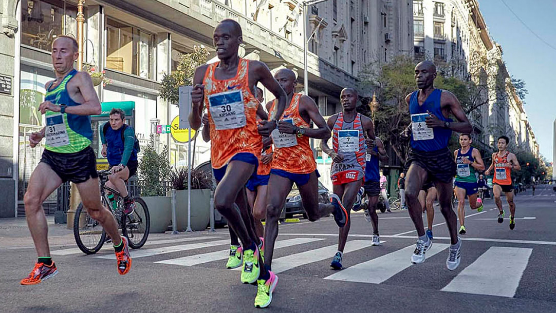 Se corre la tradicional maratón de 42K por las calles de Buenos Aires
