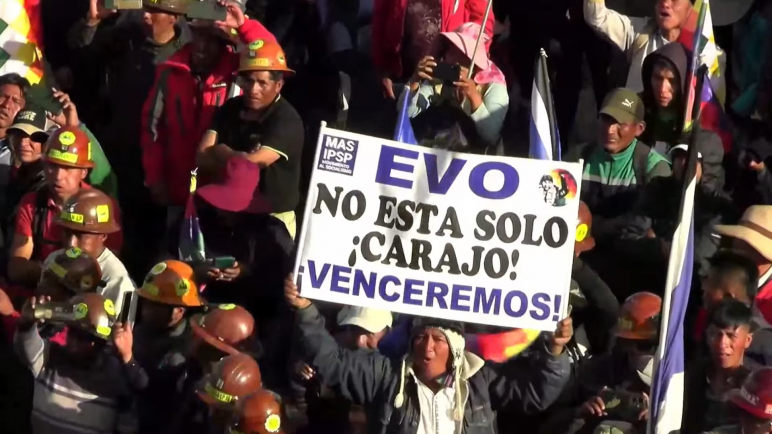 Siguen los enfrentamientos en Bolivia, 13 polícias heridos