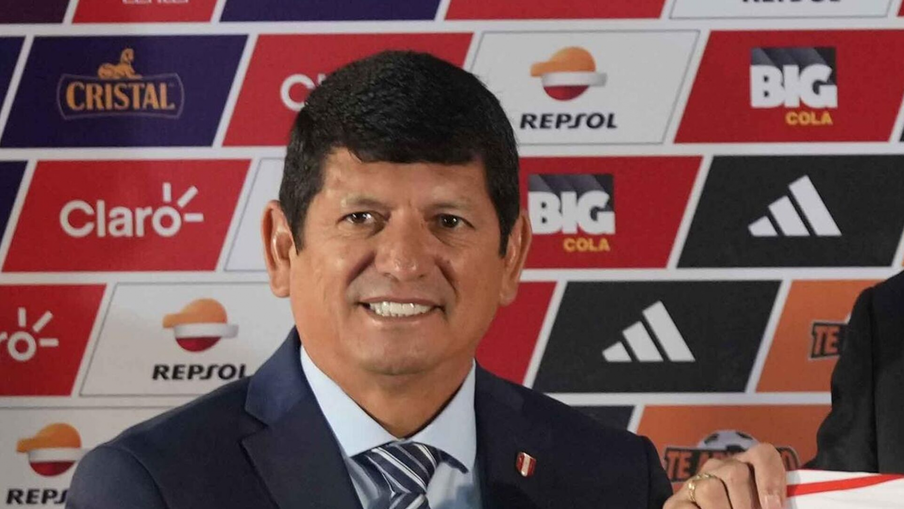 El Presidente de la Federación Peruana de Fútbol fue detenido en Lima