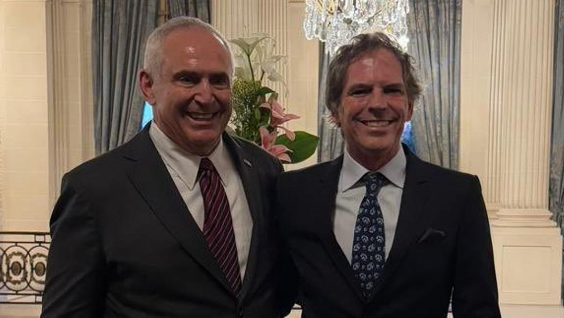 Primera reunión de Alec Oxenford con el Embajador de Estados Unidos