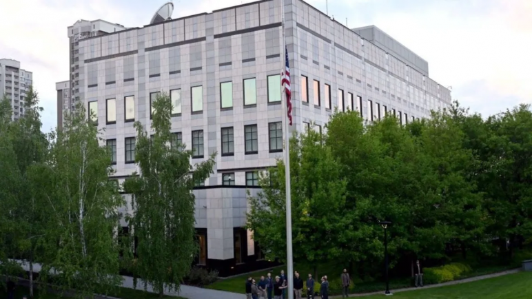 Ante la posibilidad de un ataque aéreo masivo de Rusia, EE.UU cerró su Embajada en Kiev