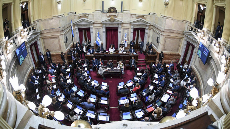 Los Senadores podrían volver a aumentarse las dietas como en abril
