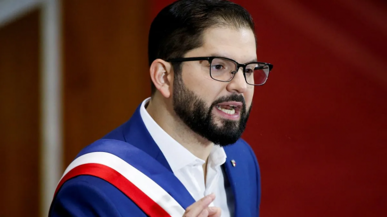 En medio de un nuevo roce diplomático Boric , le reclamó humildad a Milei