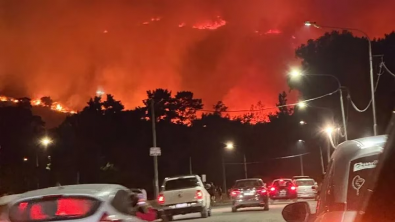 Después de una ardua tarea los Bomberos controlaron el incendio en Tandil