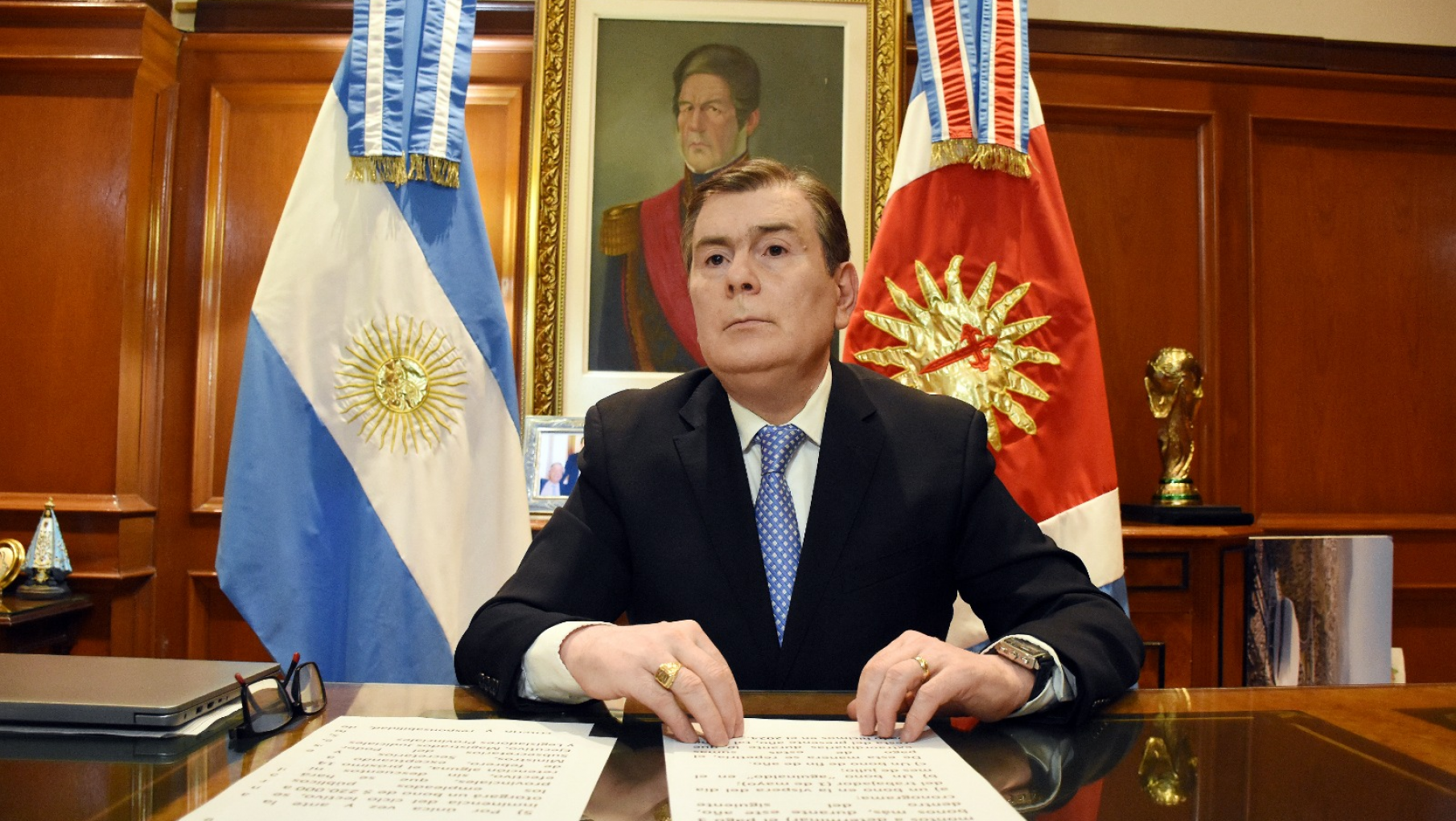 Fuerte aumento de sueldo y bono de $ 220.000 para los estatales de Santiago