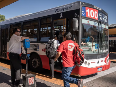 Hay paro de colectivos de cinco líneas en conflicto en la Provincia