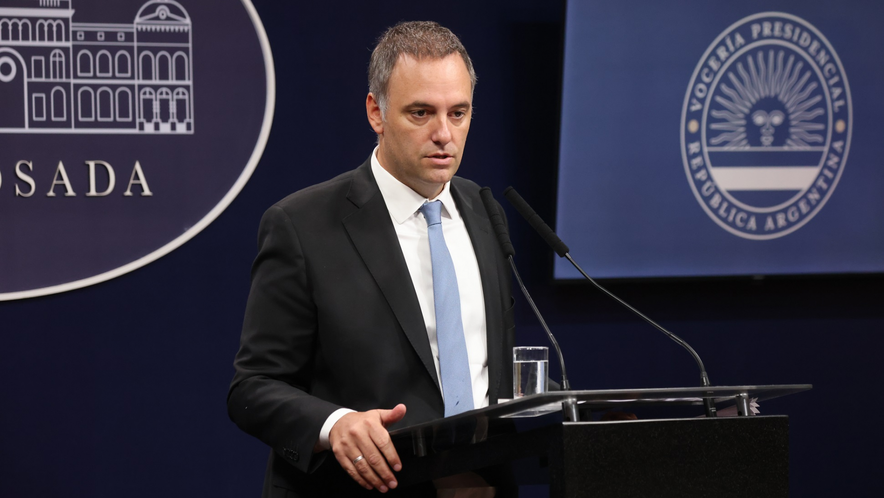 Hablo Adorni sobre el escándalo criptomonedas y afirmó que no hay delito